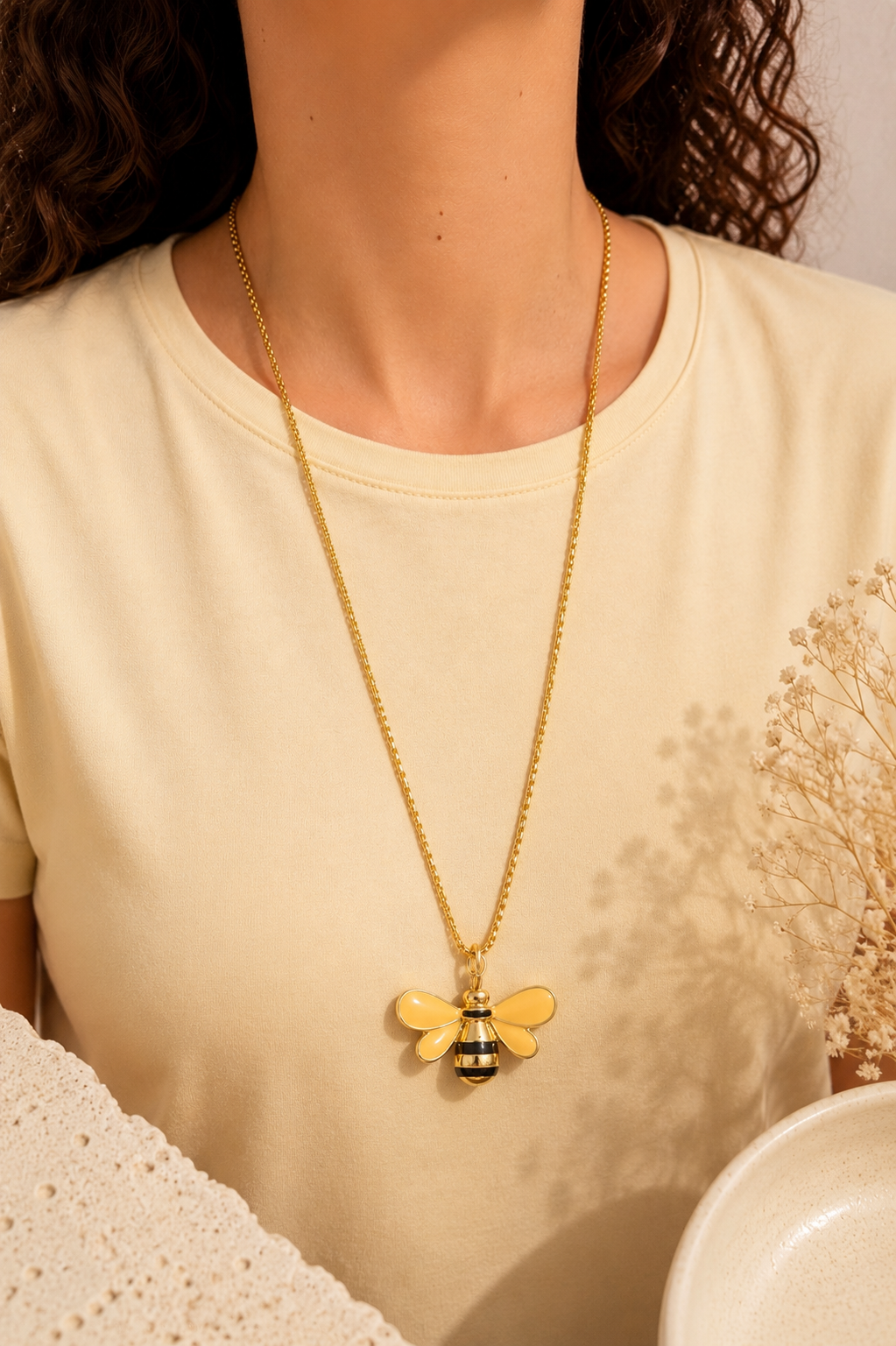 Collar Abeja Reina