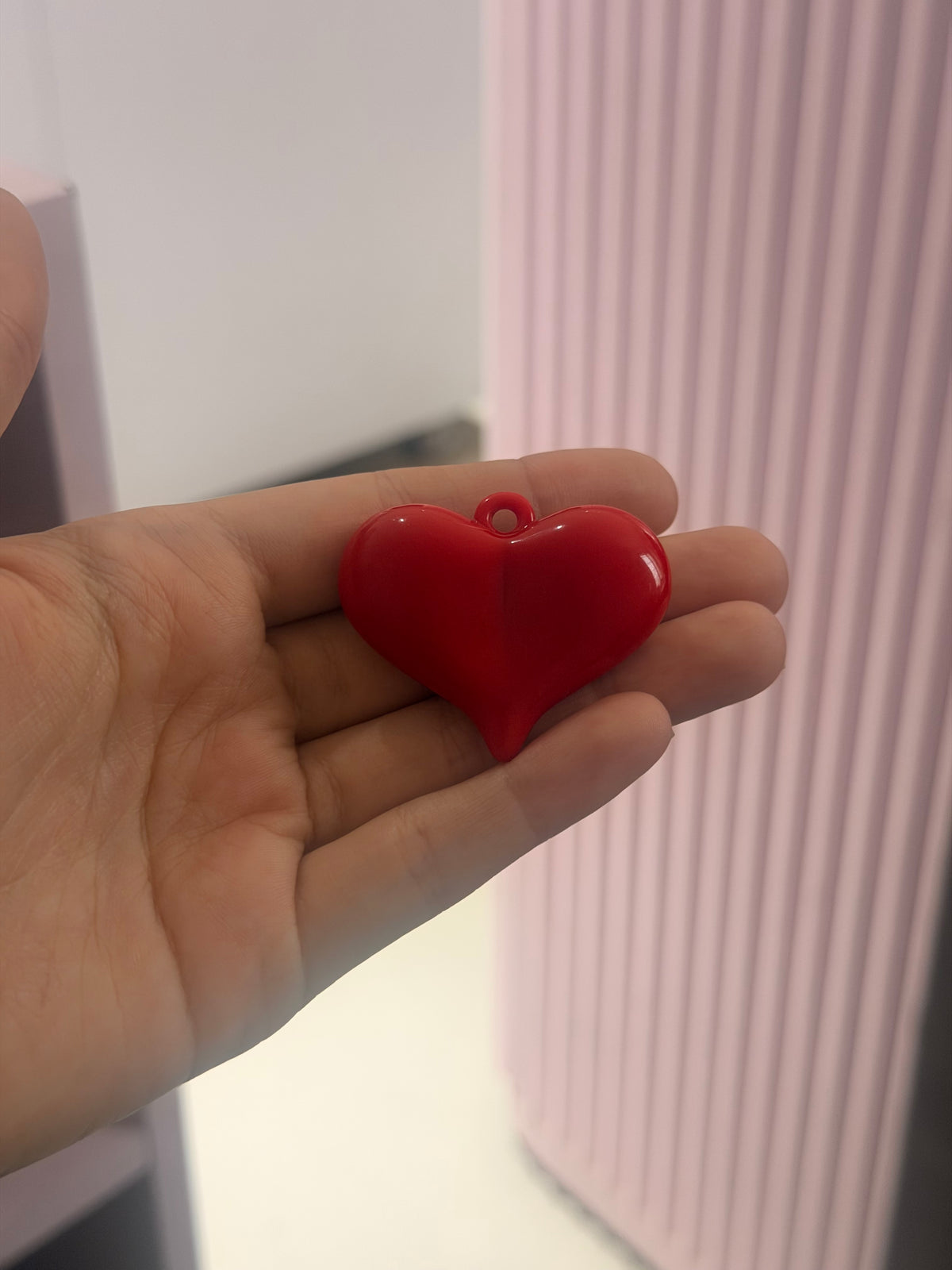 Dije maxi corazón rojo.