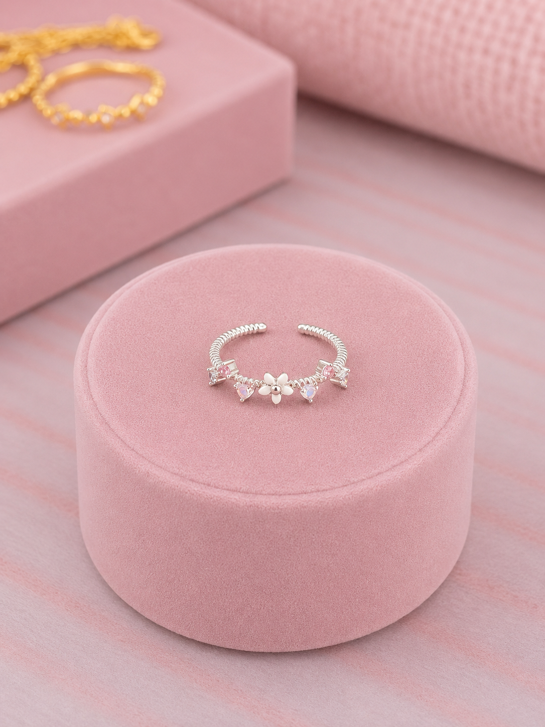 Anillo mini flor blanca