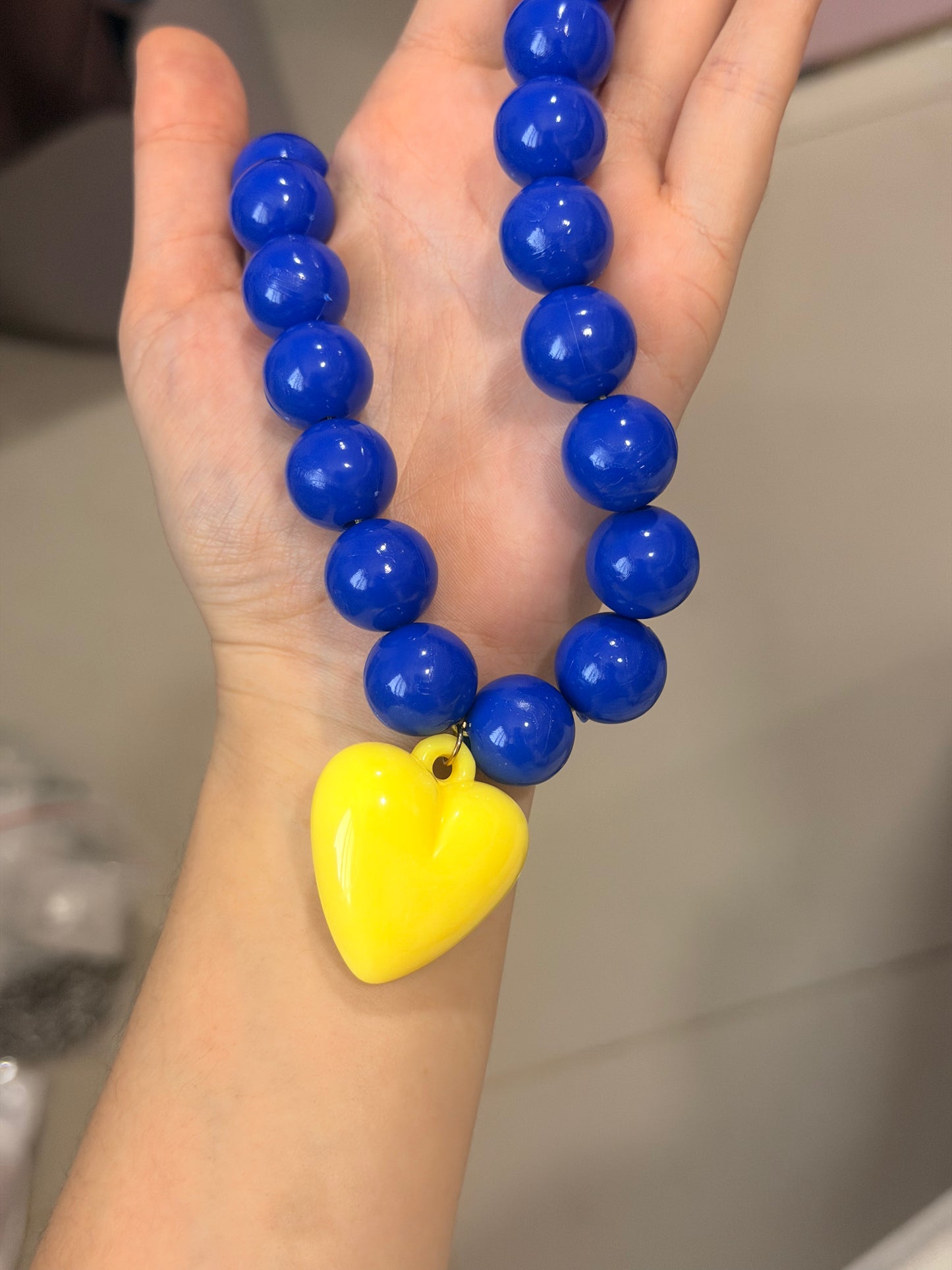 Collar XL corazón amarillo