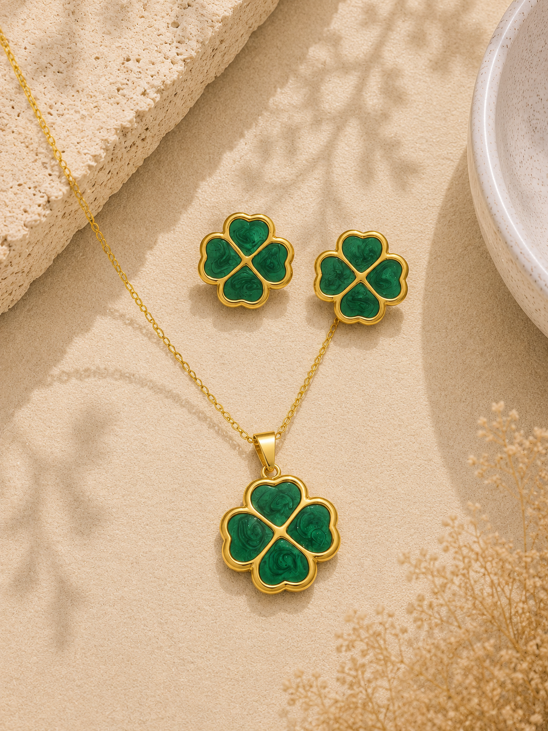 Set collar trébol verde