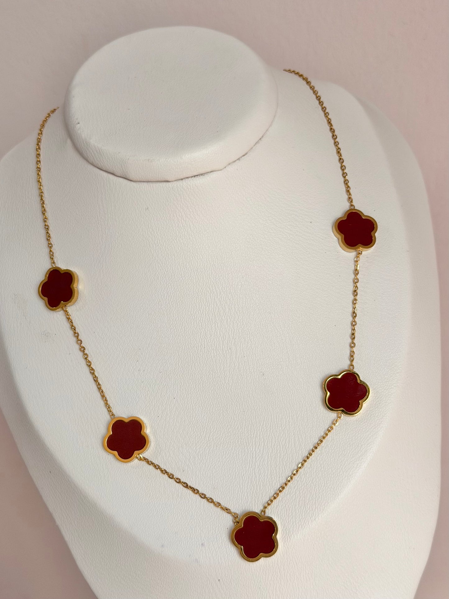 Collar sencillo trébol