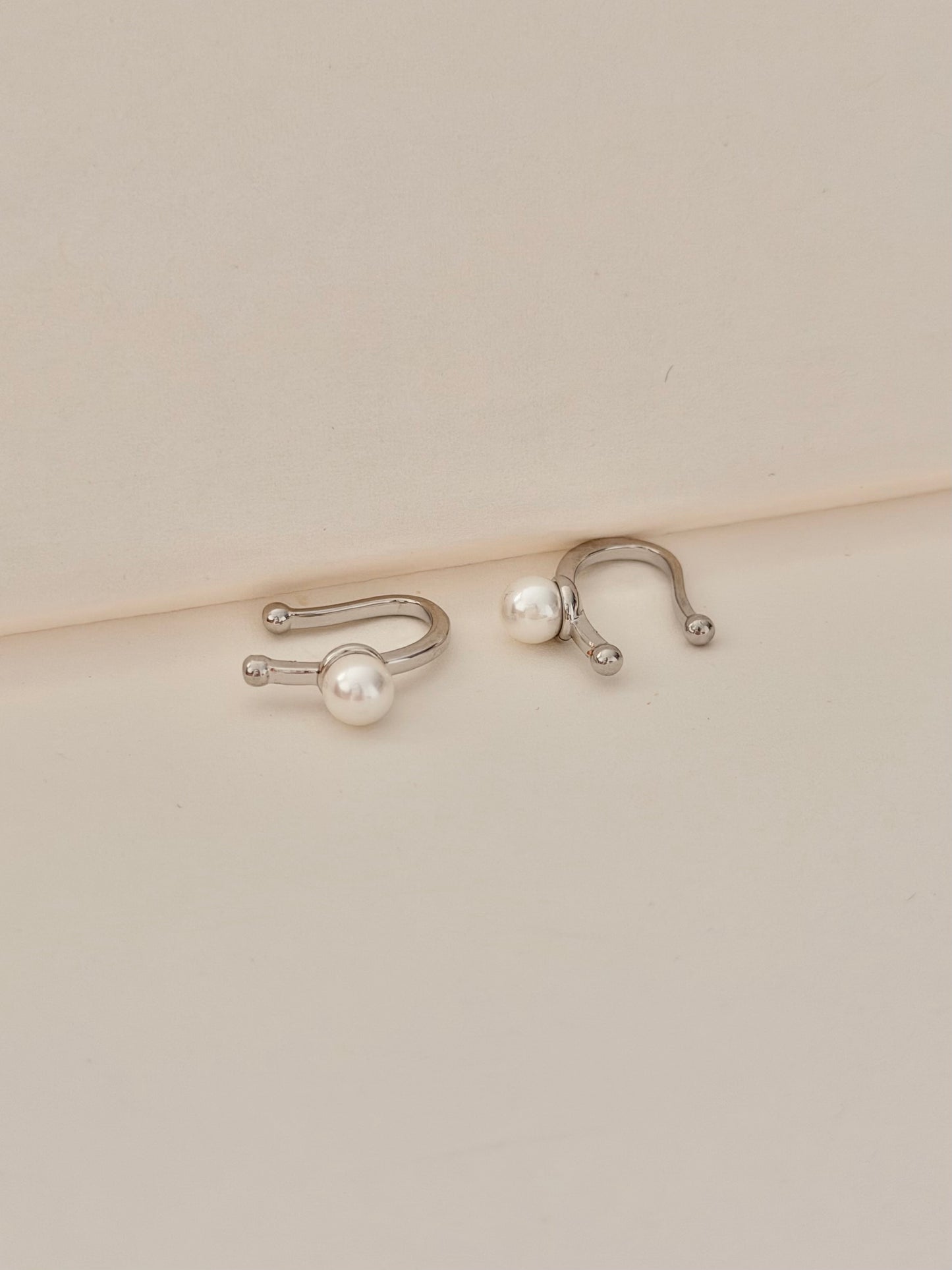 Earcuff perla plateado