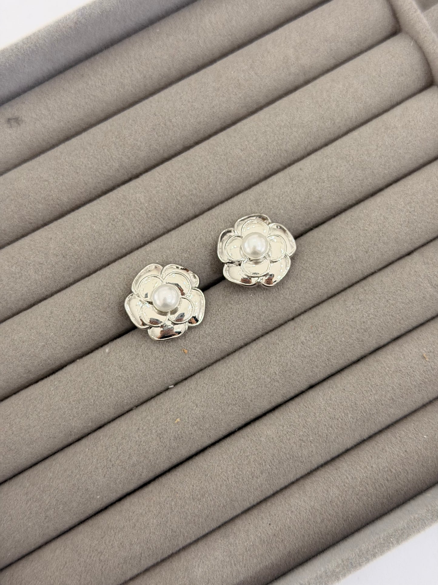 Topo mediano flor de loto plata