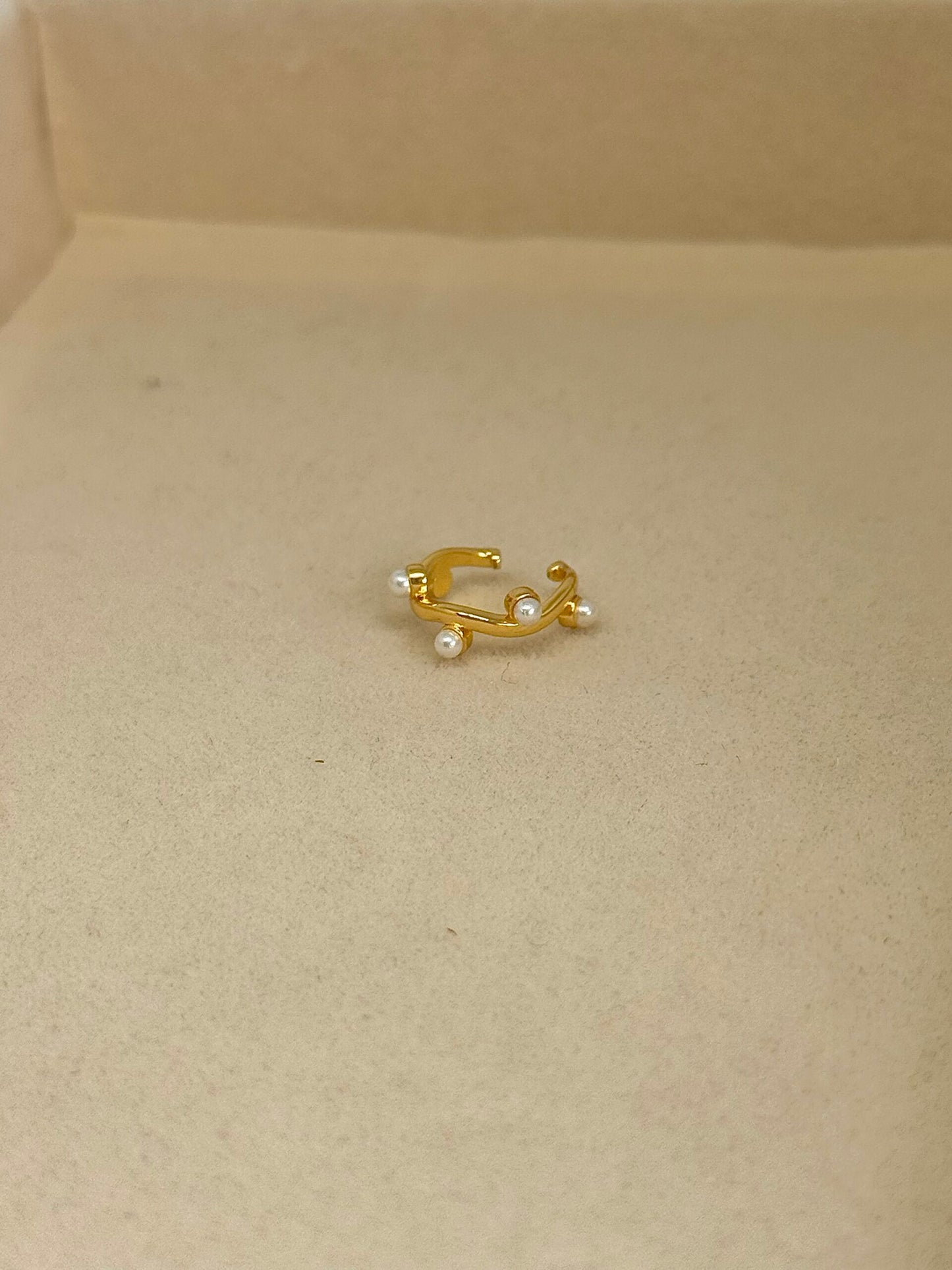 Earcuff perlas y ondas