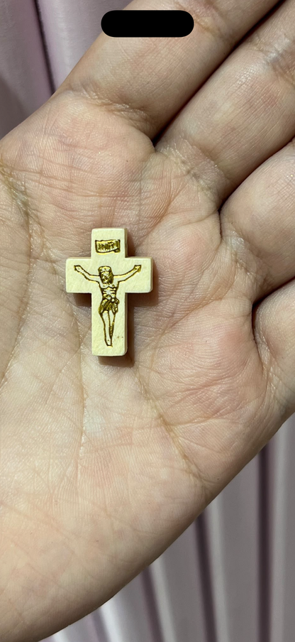 Dije cruz de madera