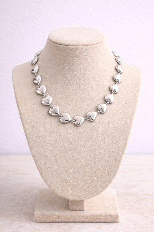 Collar corazones plateados