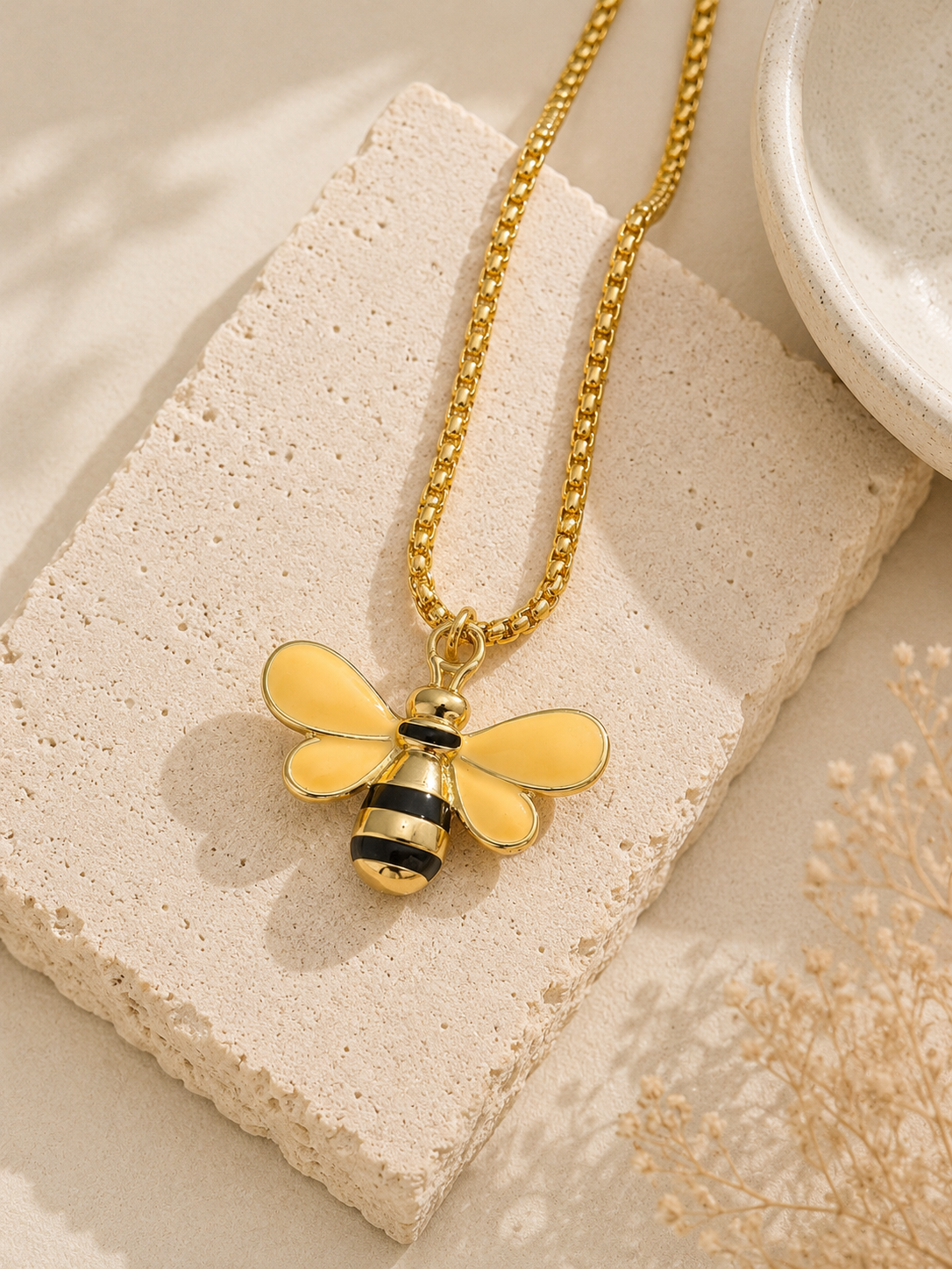 Collar Abeja Reina