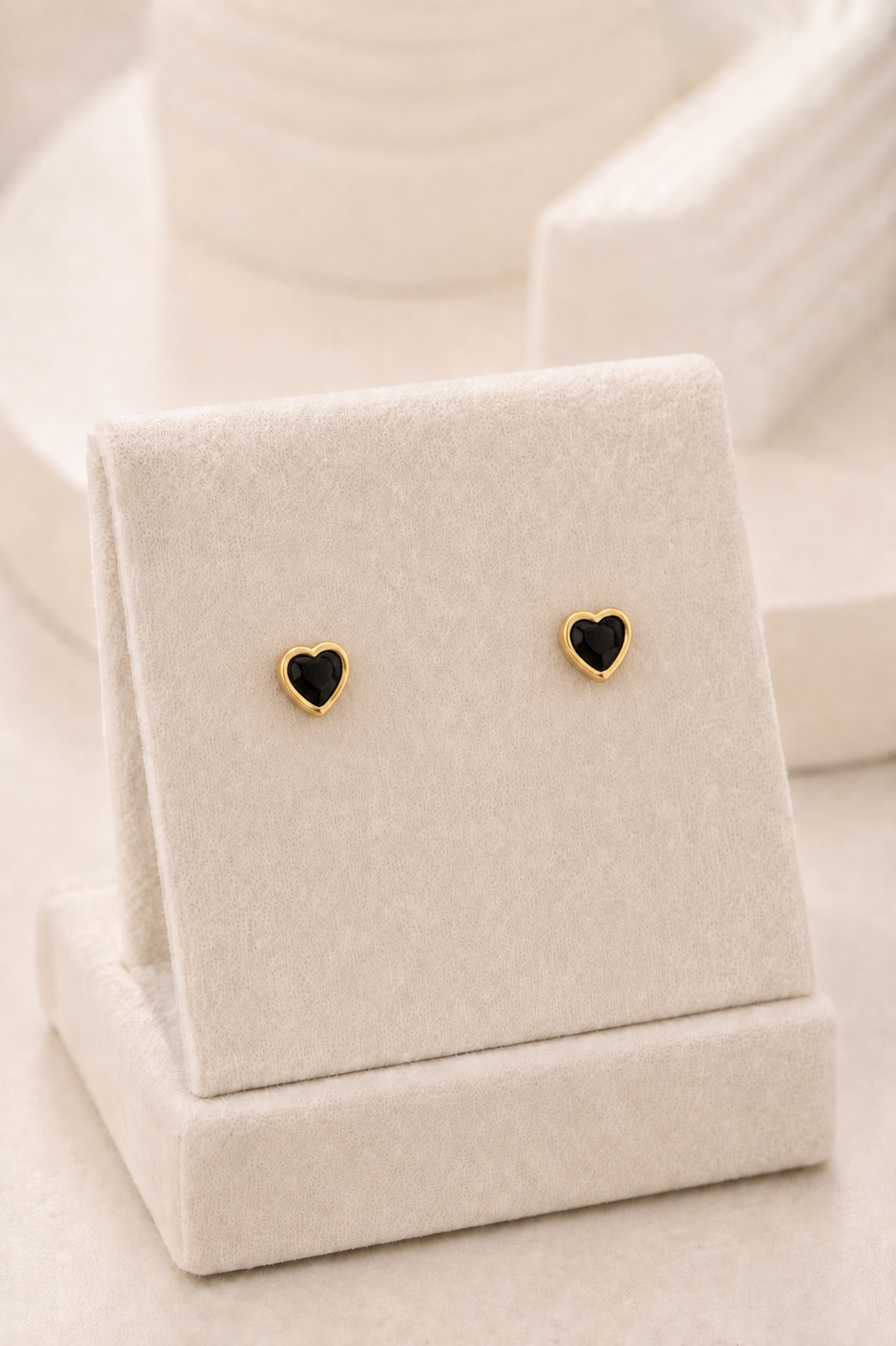 Topo pequeño corazón negro