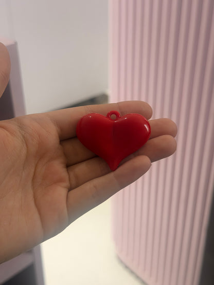 Dije maxi corazón rojo.