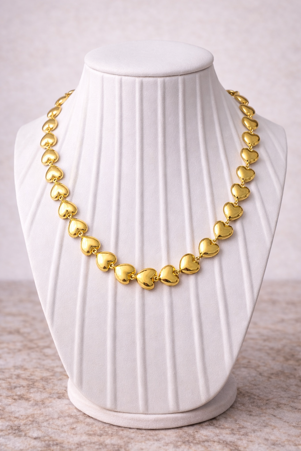 Collar corazones dorados