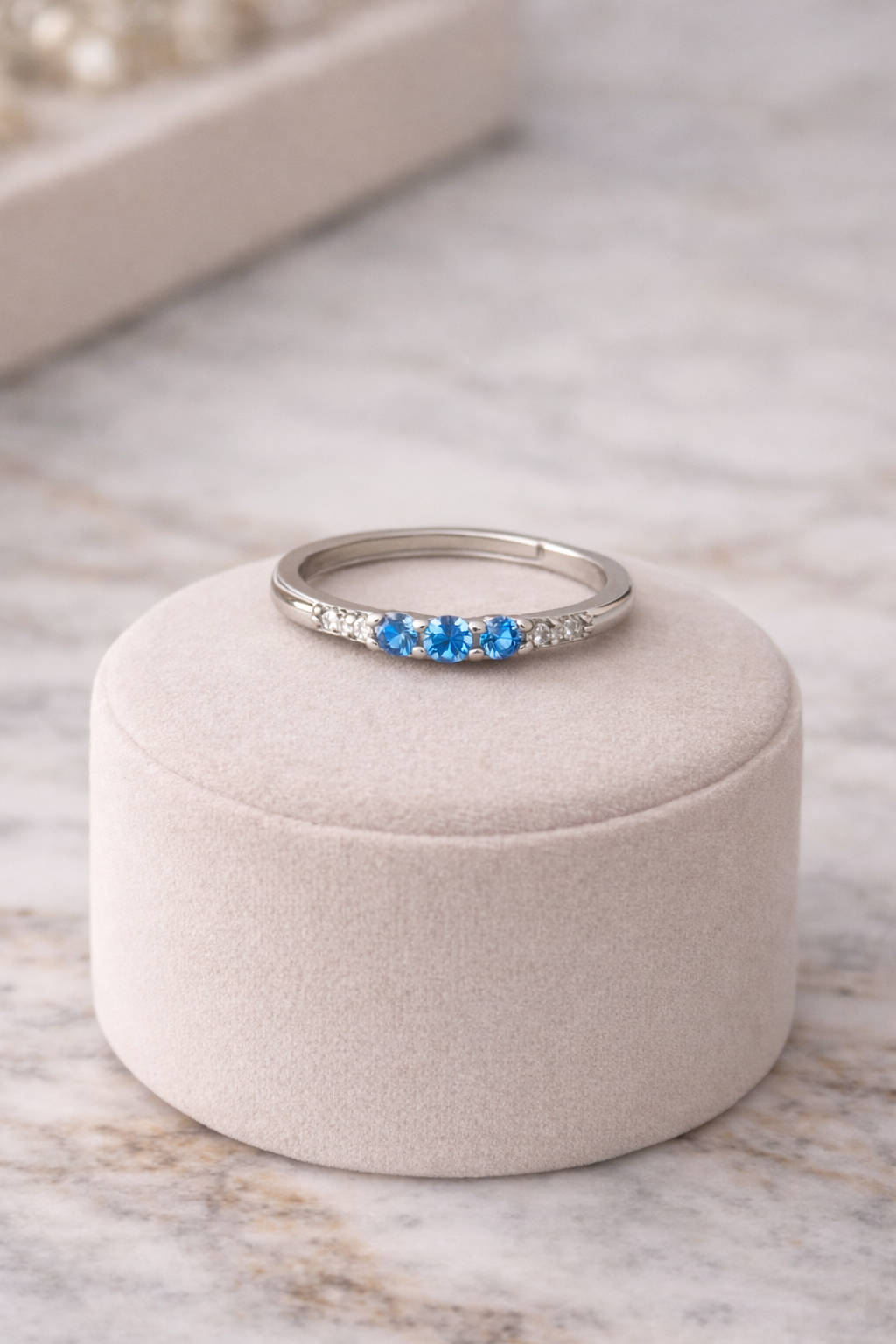 Anillo plateado y azul