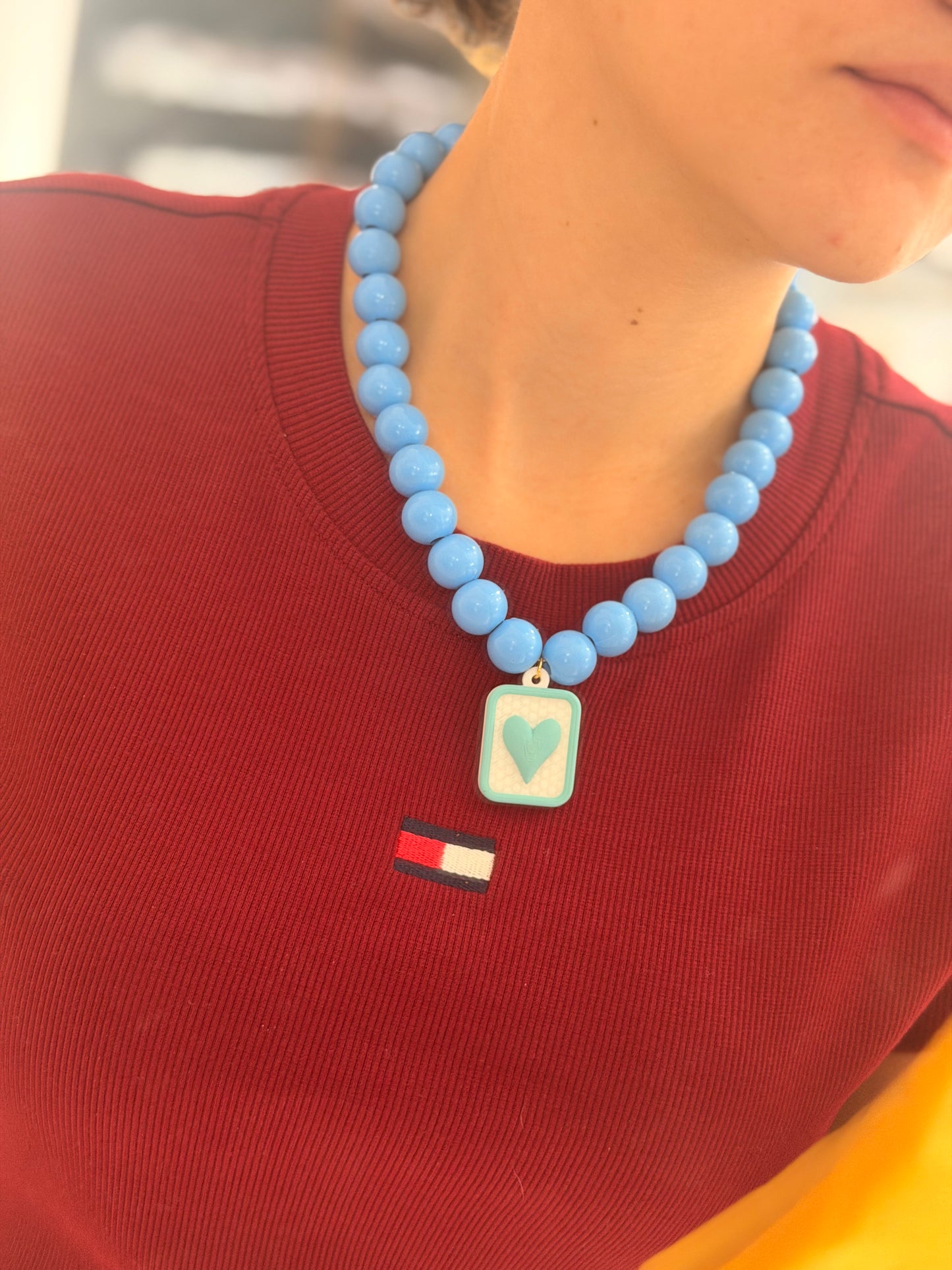 Collar XL placa corazon azul.