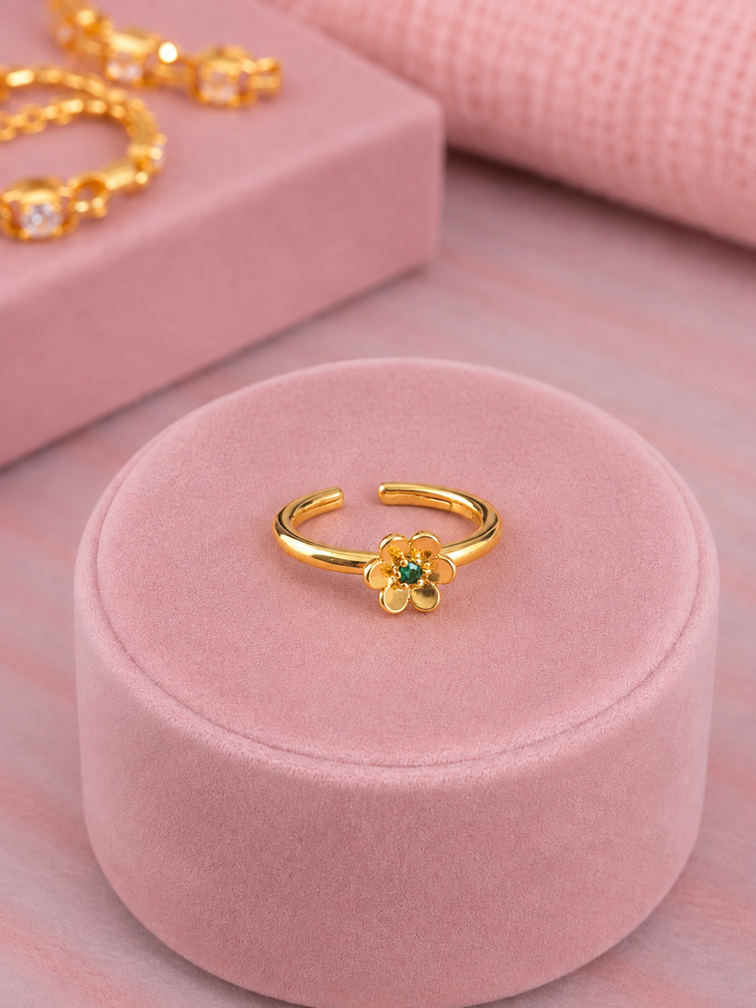 Anillo flor centro verde