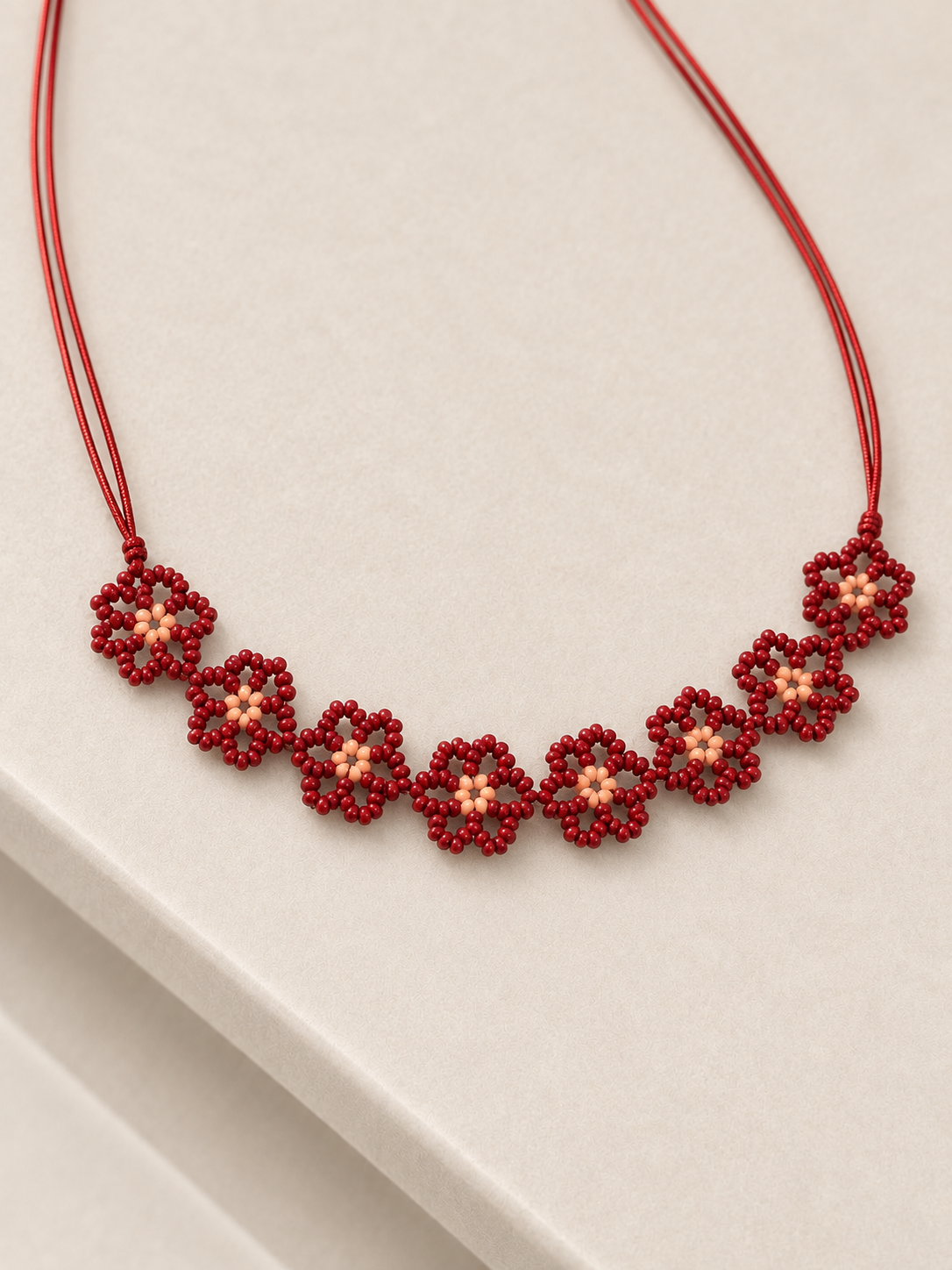 Collar flores tejidas