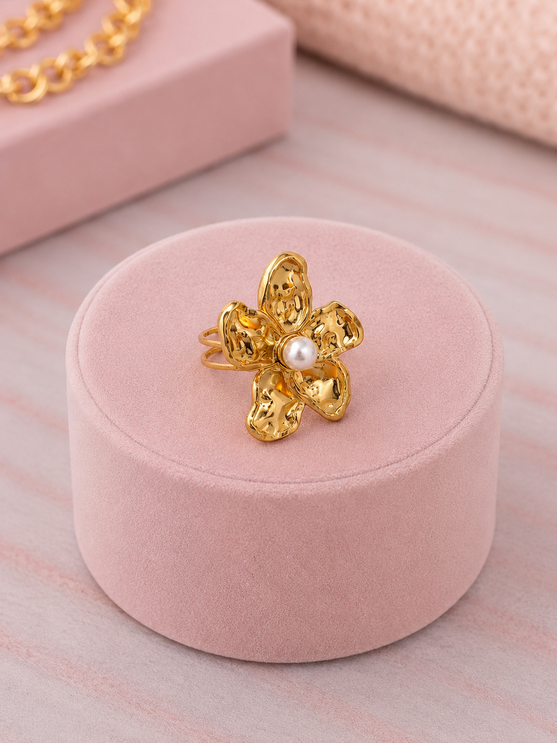 Anillo flor perla.