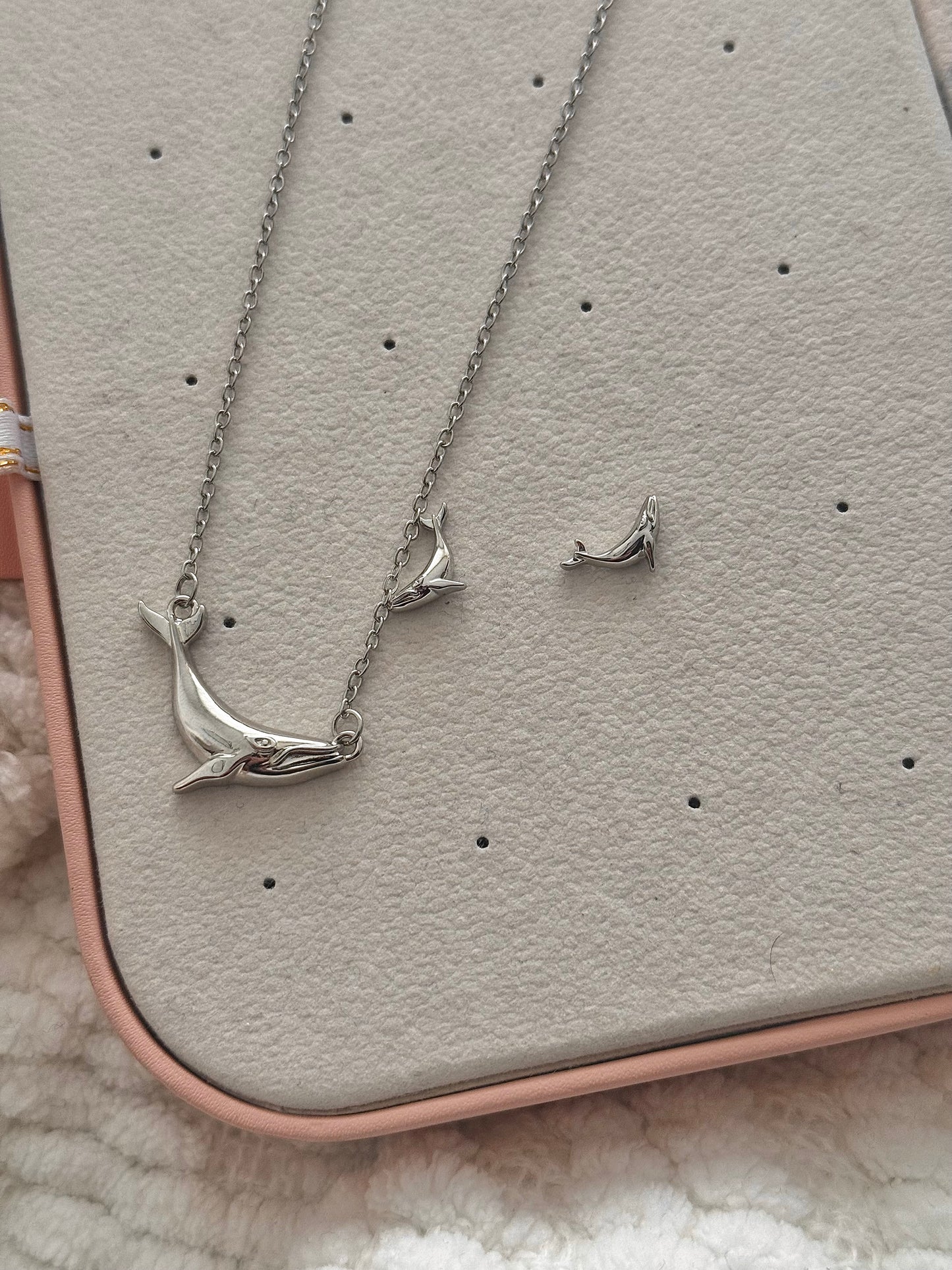 Set collar ballena plateada