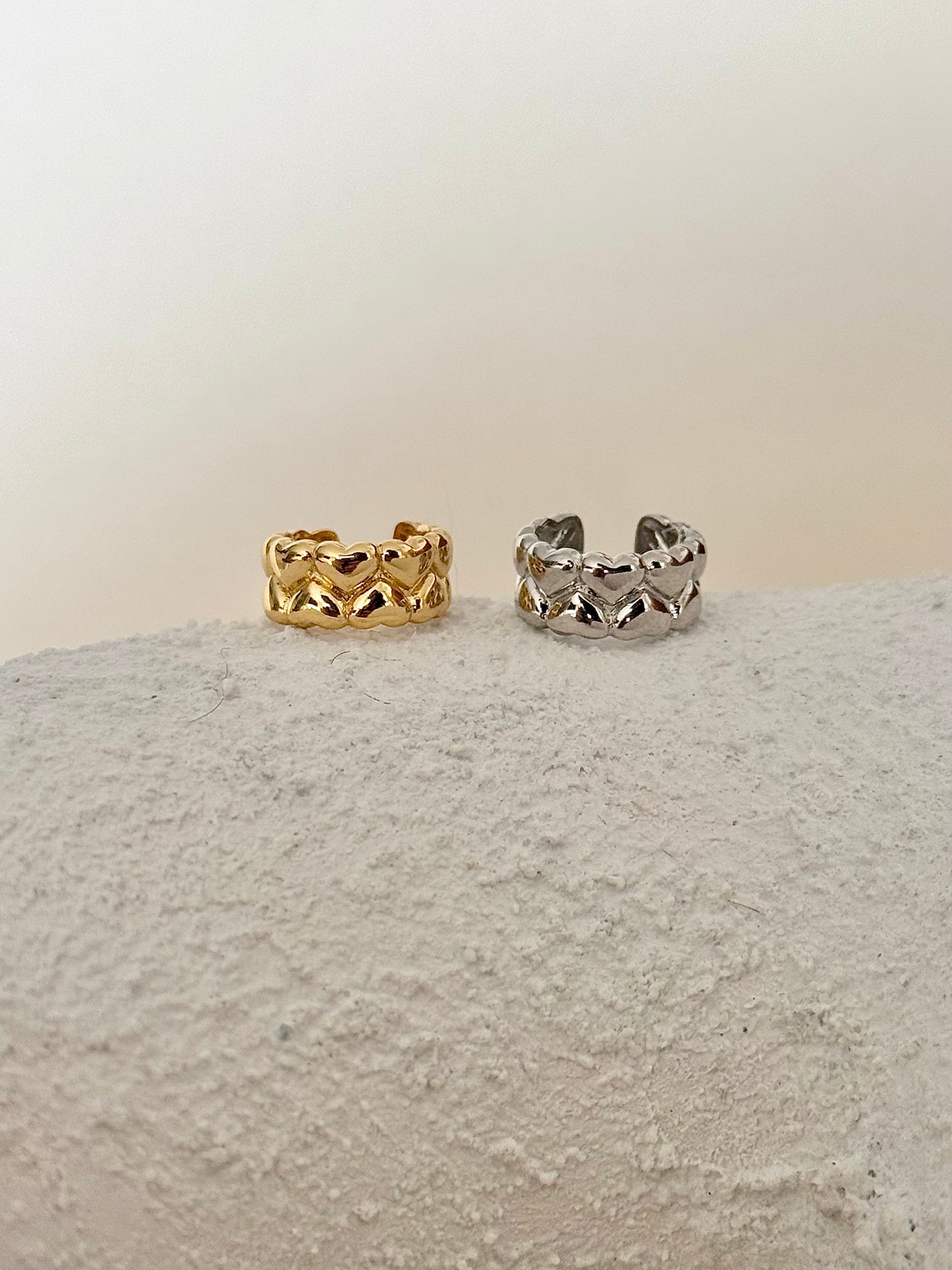 Earcuff mini corazones Chunky