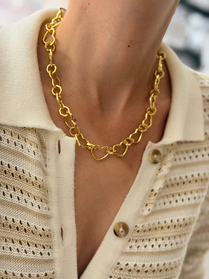 Collar corazones enlazados dorado