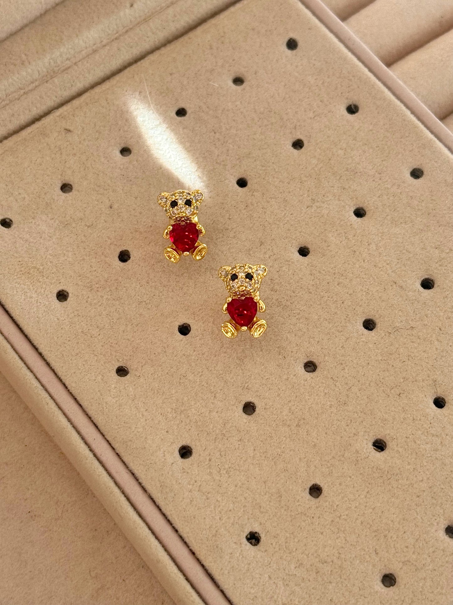 Topos pequeños  oso rojo circon