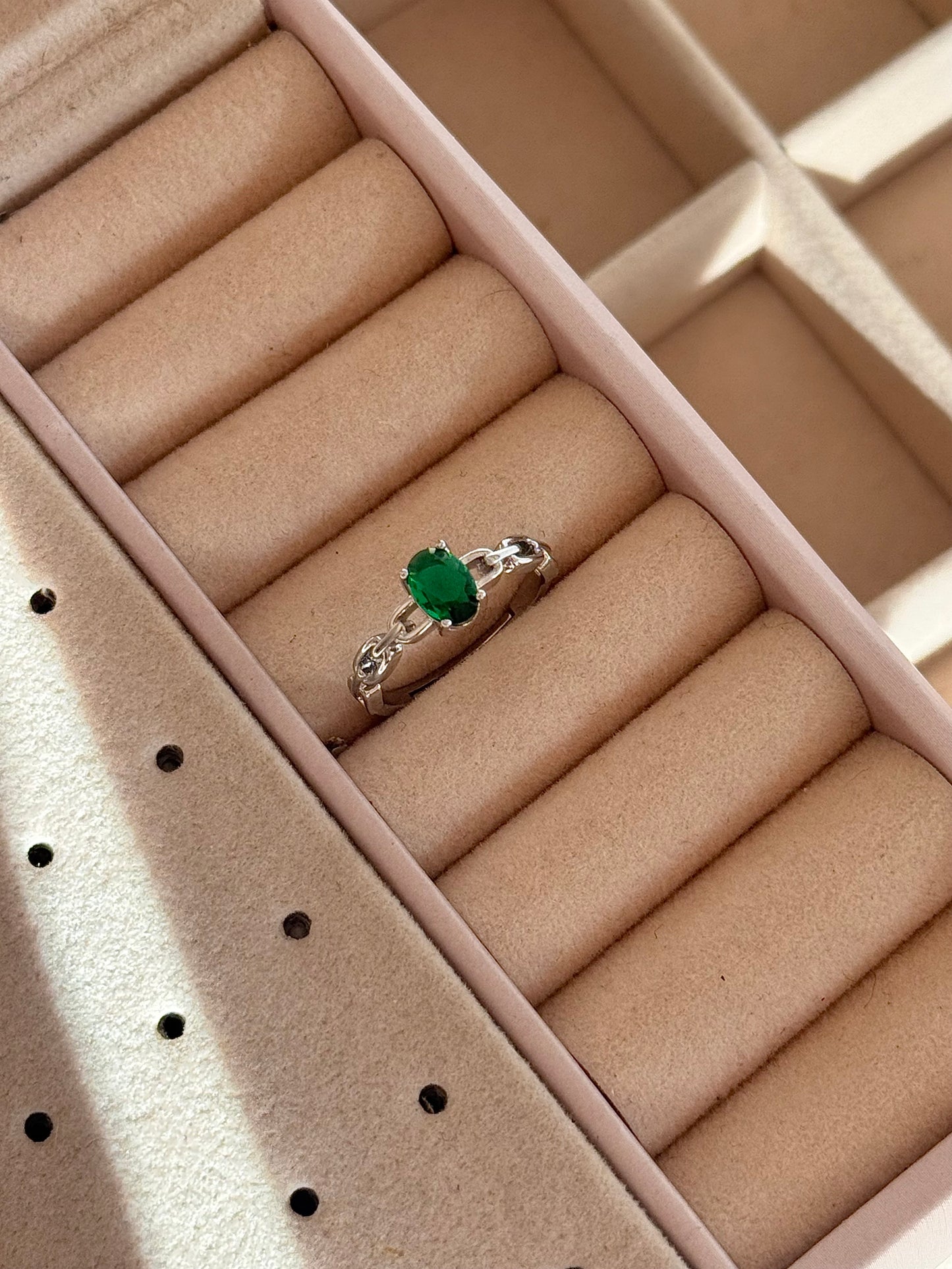 Anillo plateado piedra verde