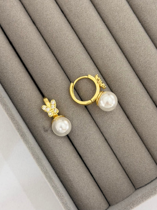 Mini hoop mariposa perla