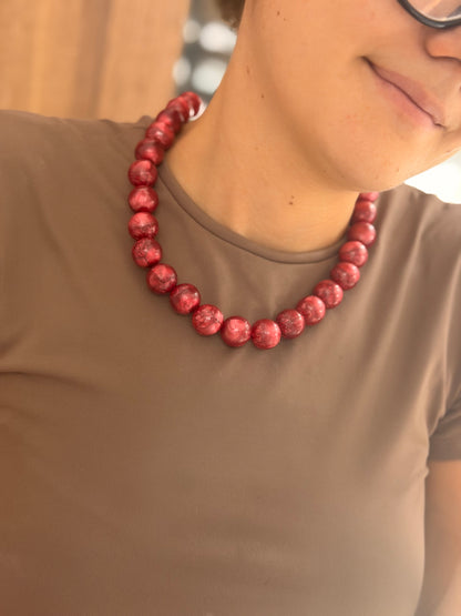 Collar XL rojo mármol