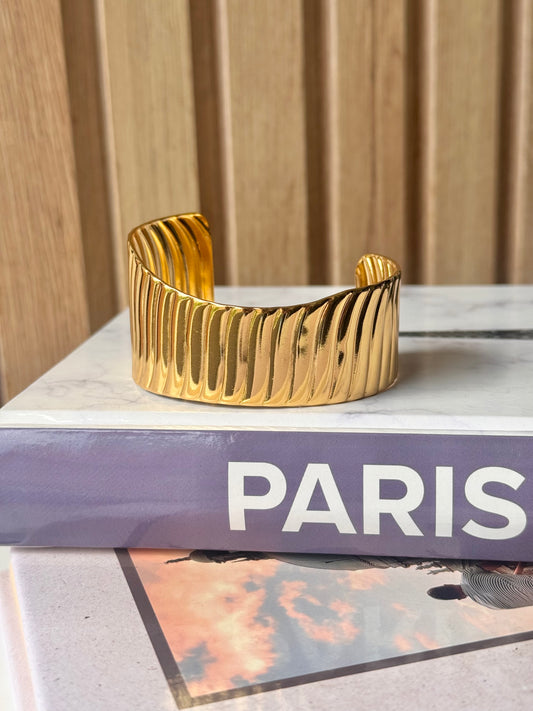 Pulsera desnivel dorado