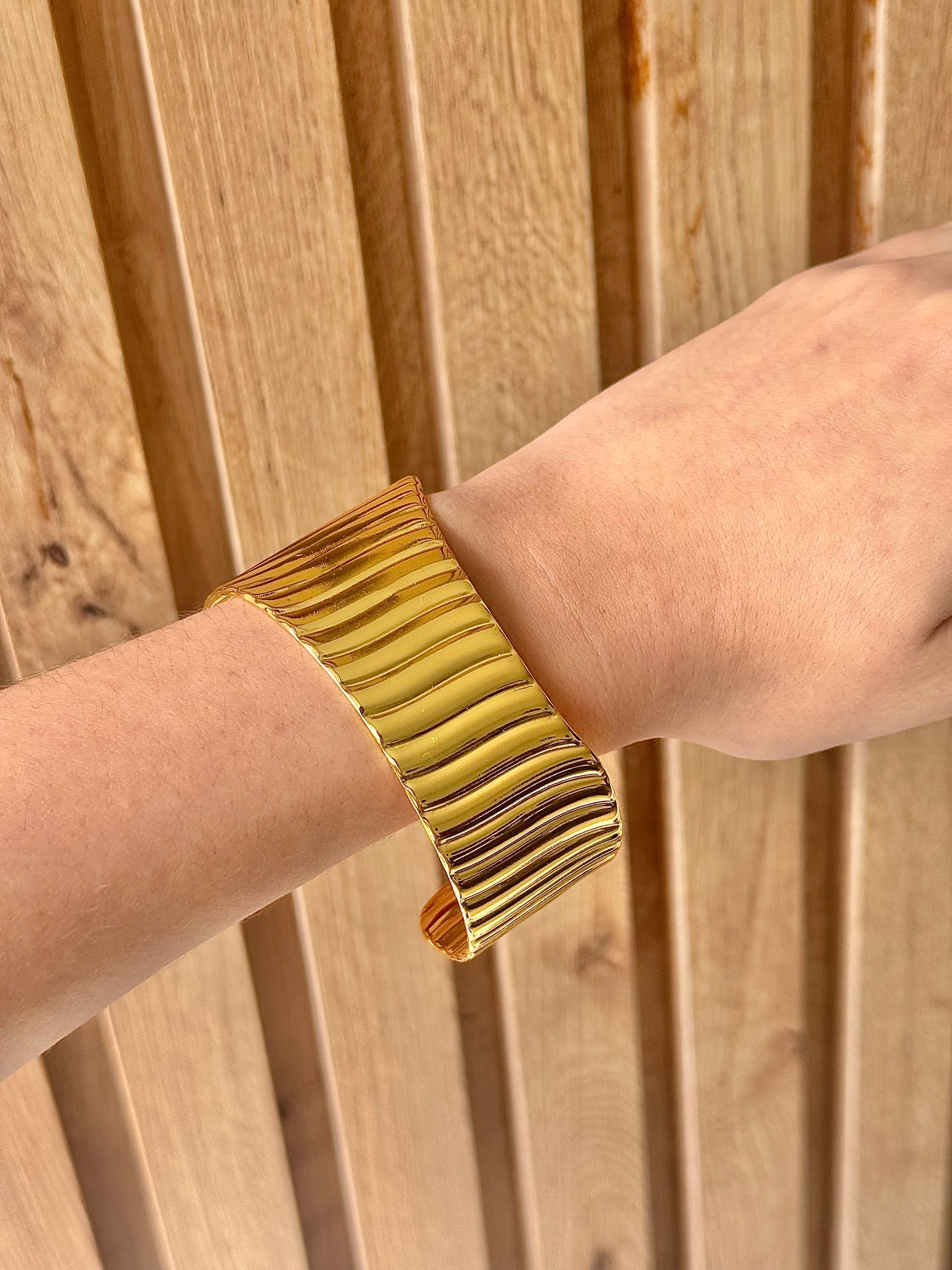 Pulsera desnivel dorado