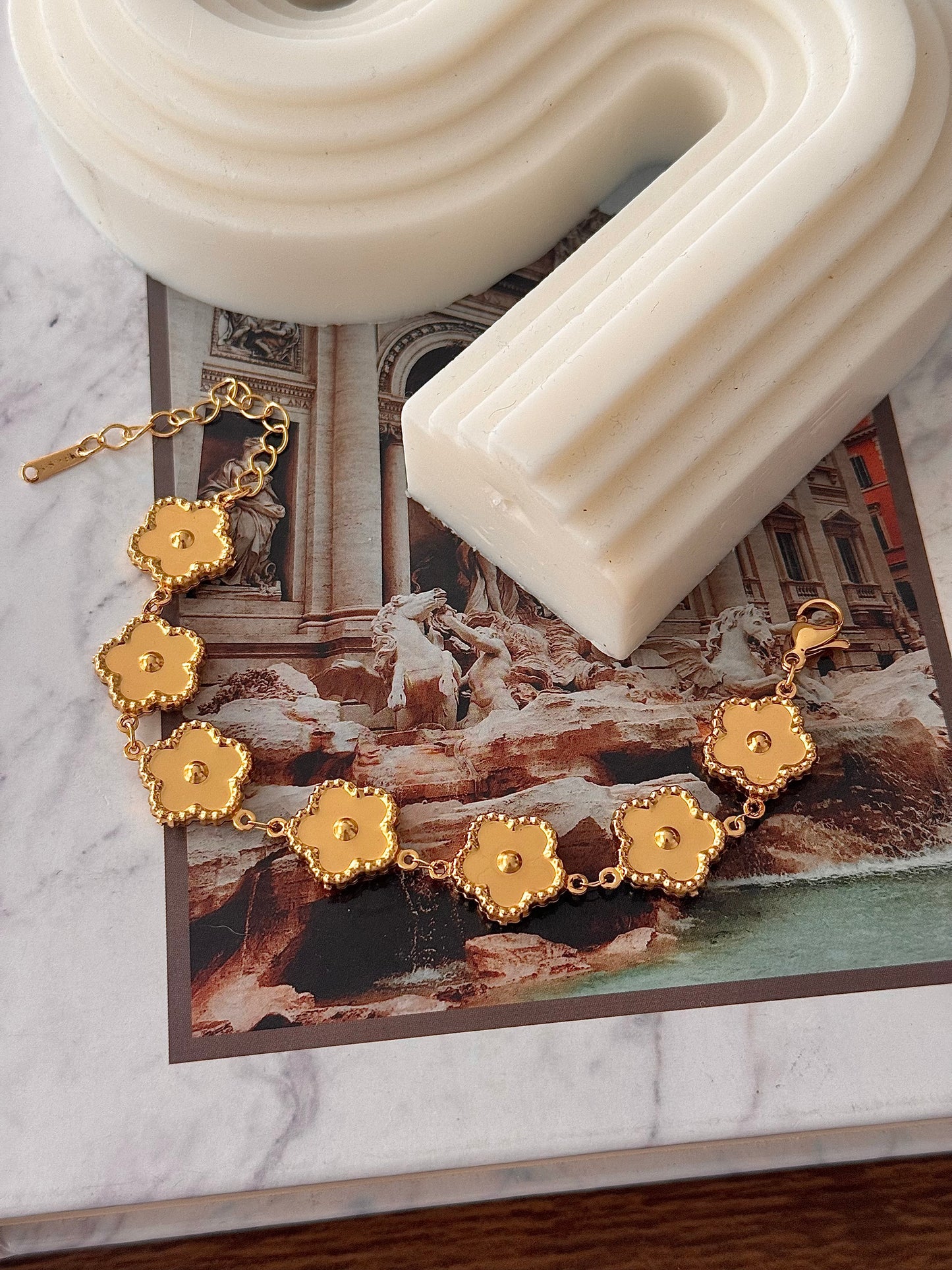 Pulsera trébol dorado rodio