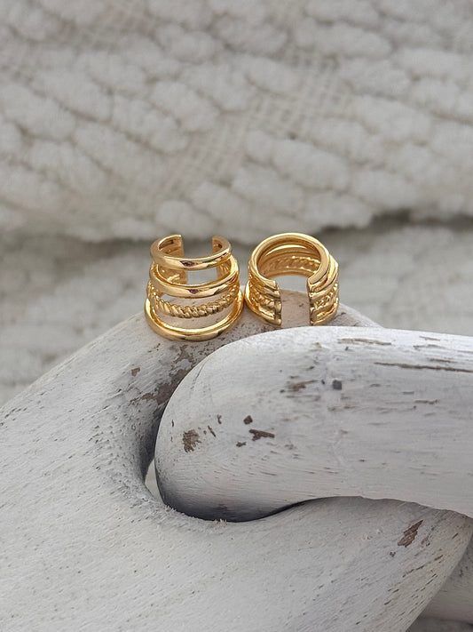 Earcuff líneas dorado