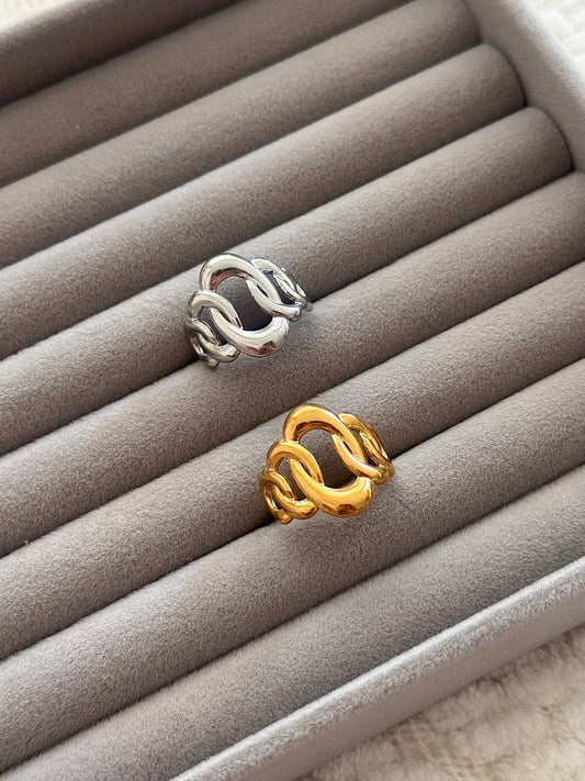 Anillo entrelazado