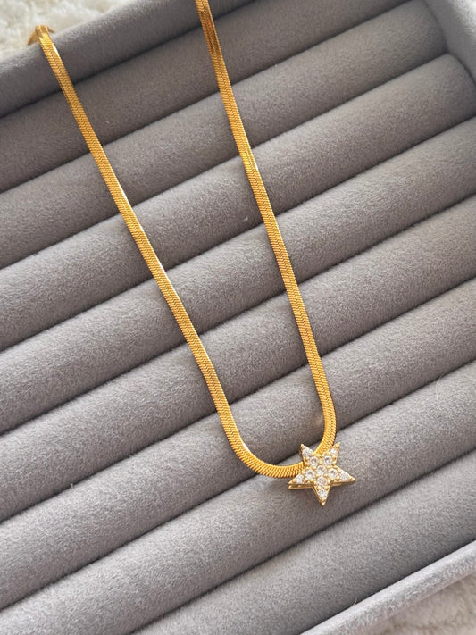Collar estrella acero