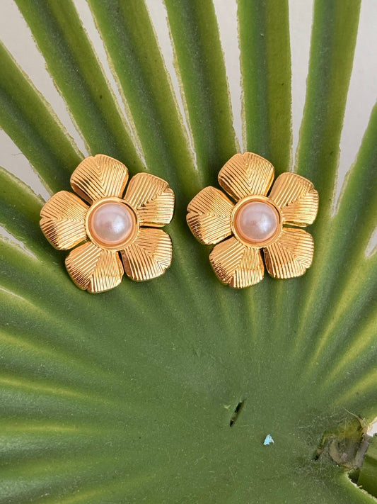 Aretes flor de loto