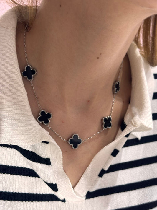 Collar trébol plateado negro