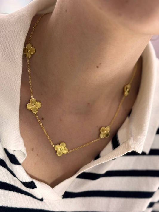 Collar trébol dorado